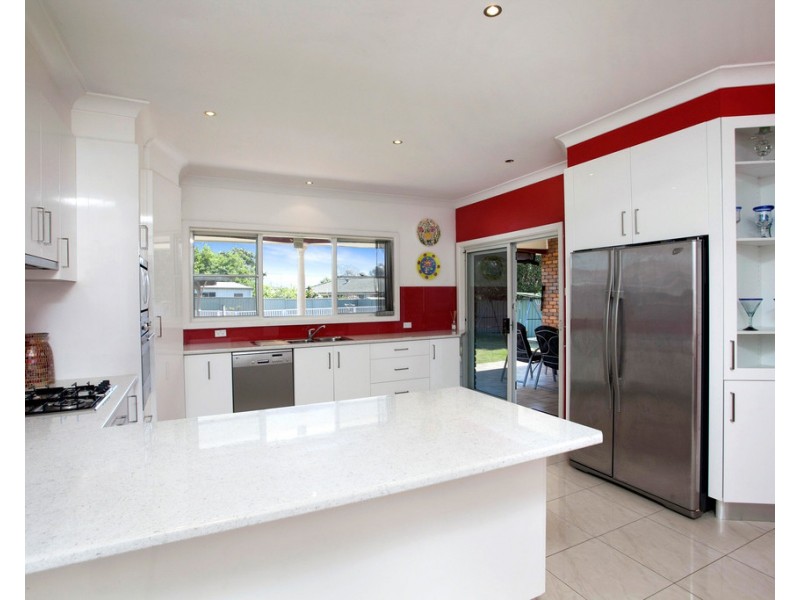27 Central Avenue, Oak Flats NSW 2529
