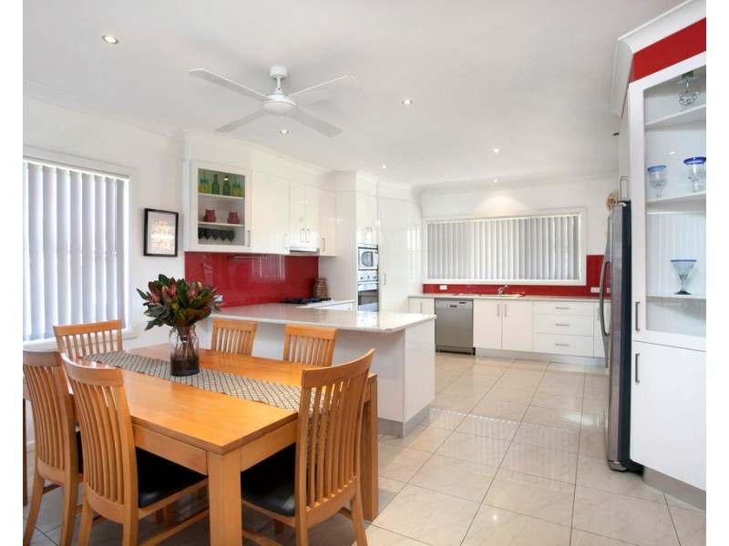 27 Central Avenue, Oak Flats NSW 2529