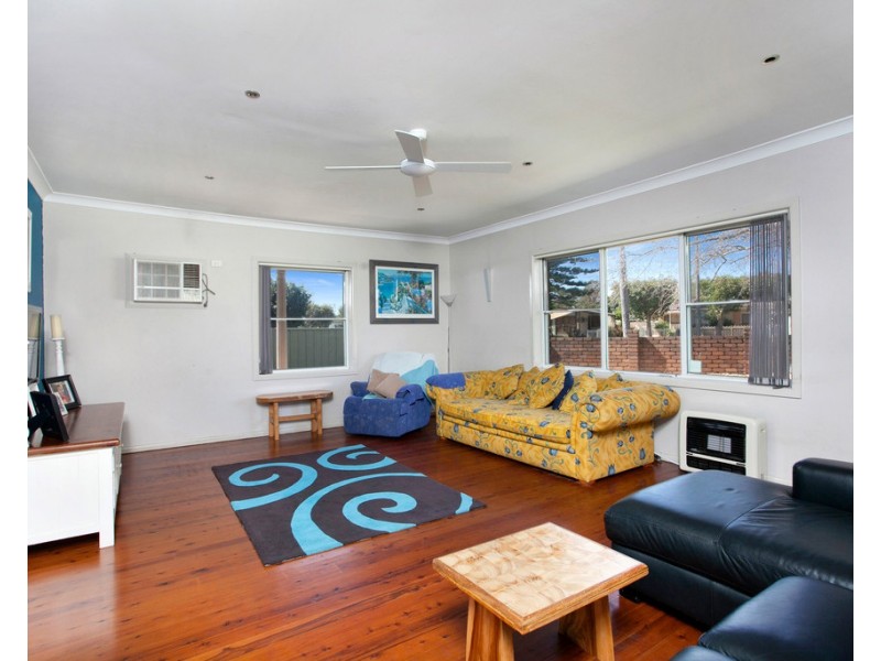 27 Central Avenue, Oak Flats NSW 2529
