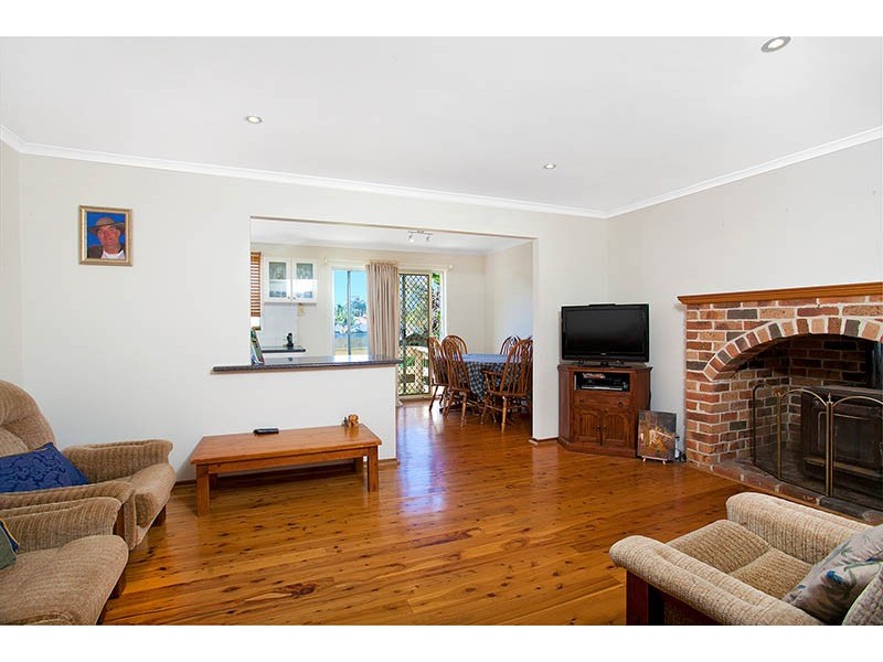 10 Woodlands Drive, Barrack Heights NSW 2528