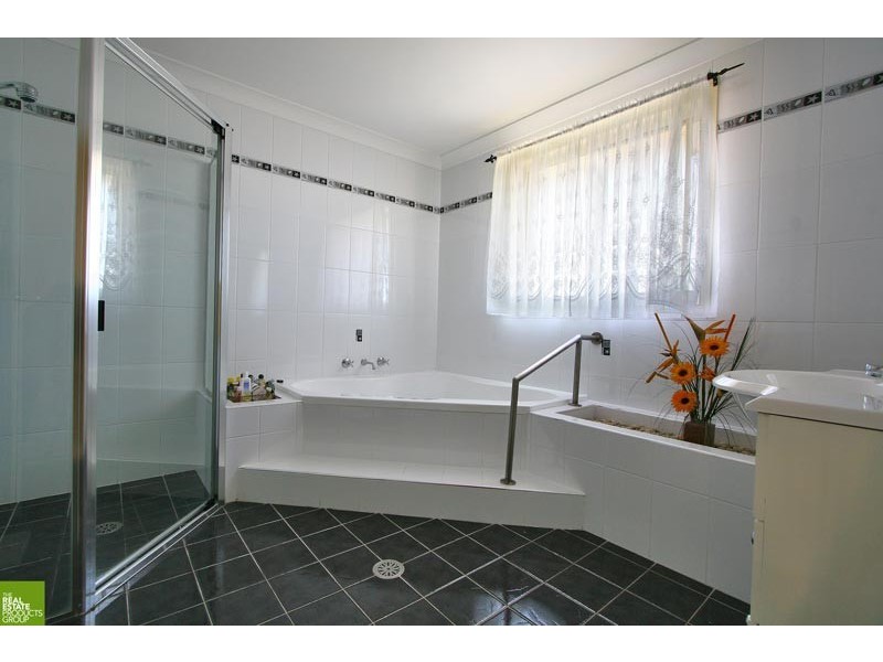 1/2 Hennesy Street, Flinders NSW 2529