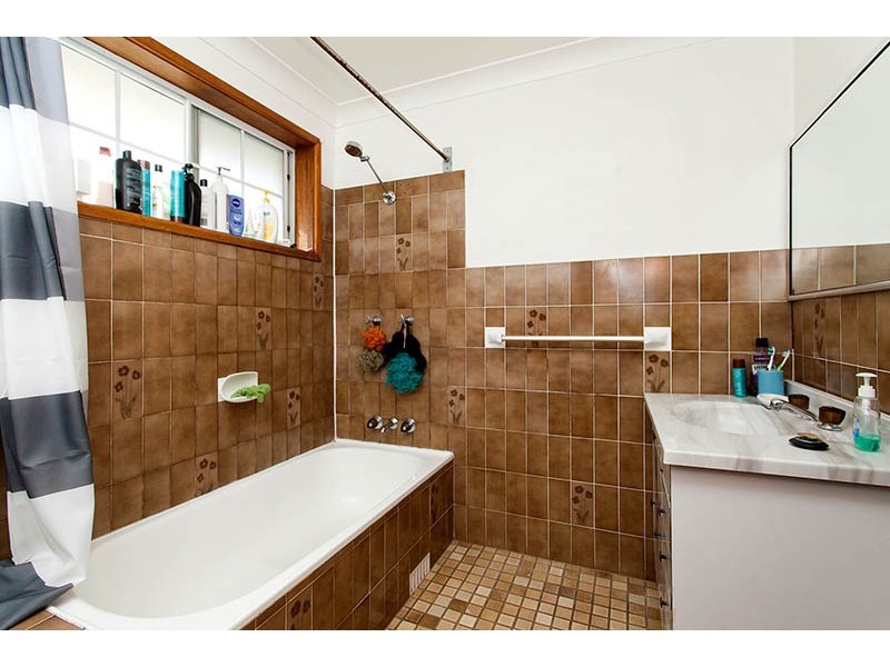 2/74 Peterborough Avenue, Lake Illawarra NSW 2528