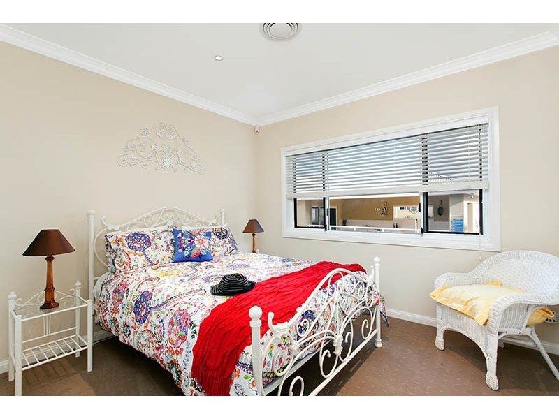 18 Larkin Crescent, Flinders NSW 2529