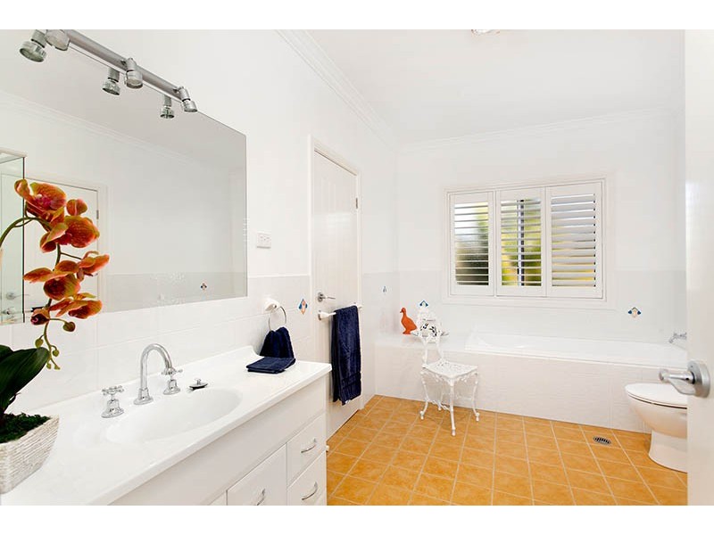 18 Larkin Crescent, Flinders NSW 2529