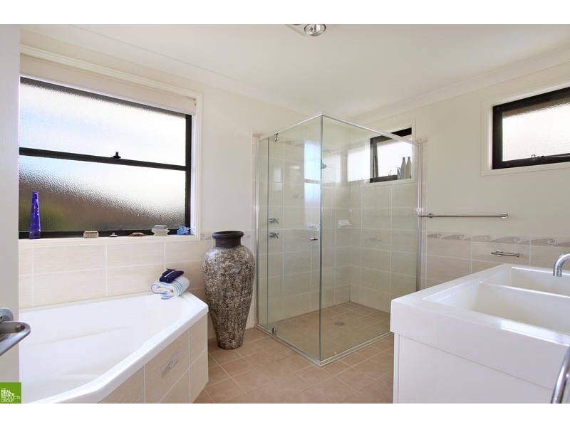 26a Little Lake Crescent, Warilla NSW 2528