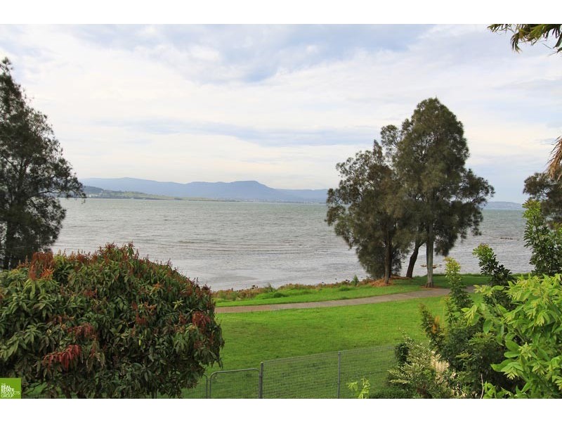 31 The Esplanade, Oak Flats NSW 2529