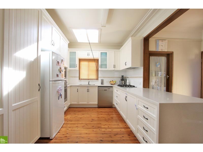 31 The Esplanade, Oak Flats NSW 2529