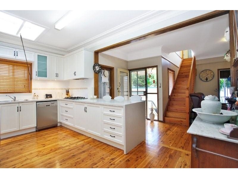 31 The Esplanade, Oak Flats NSW 2529