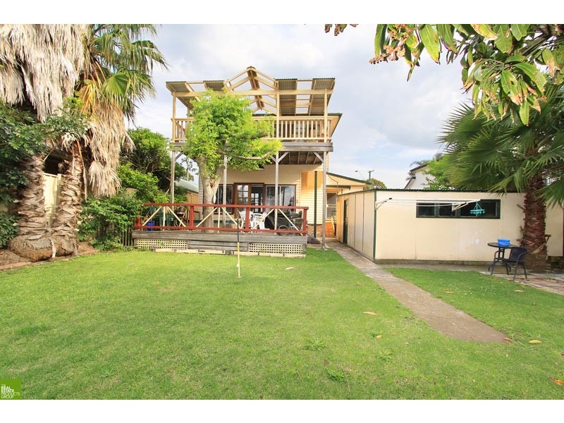 31 The Esplanade, Oak Flats NSW 2529
