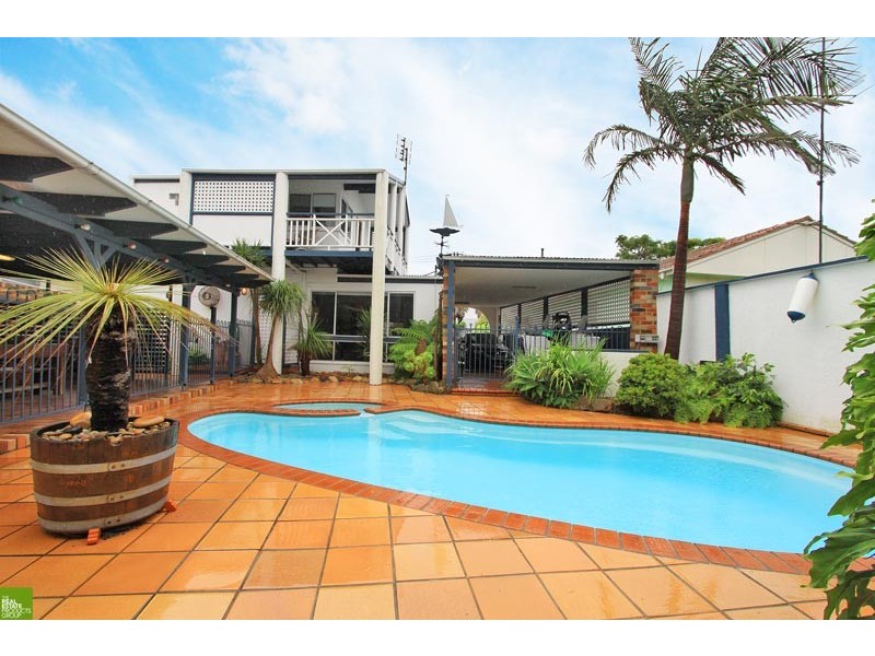 18 Joan Ave, Warilla NSW 2528