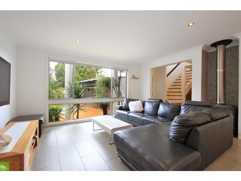 18 Joan Ave, Warilla NSW 2528