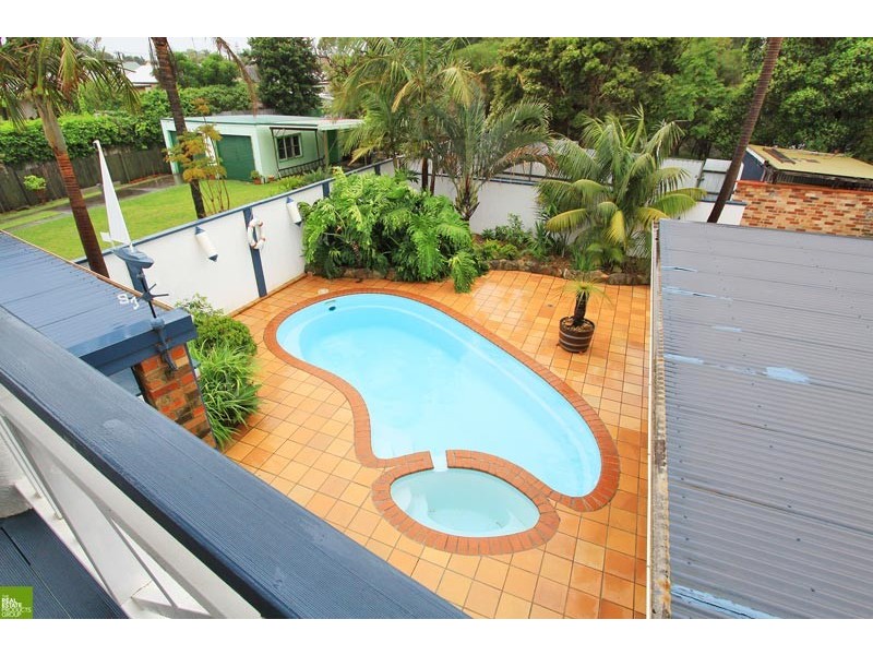 18 Joan Ave, Warilla NSW 2528