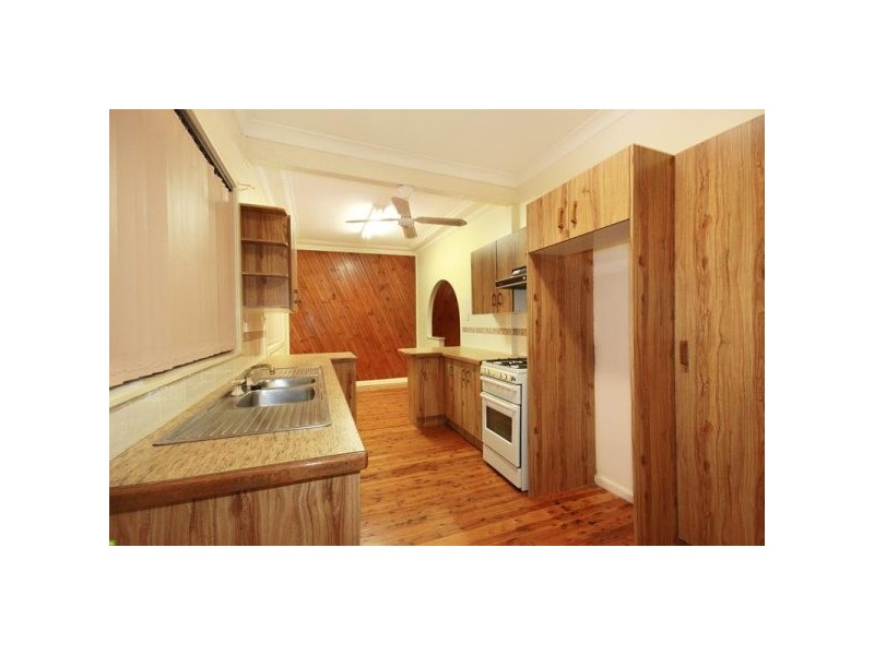 12 Helen Street, Warilla NSW 2528