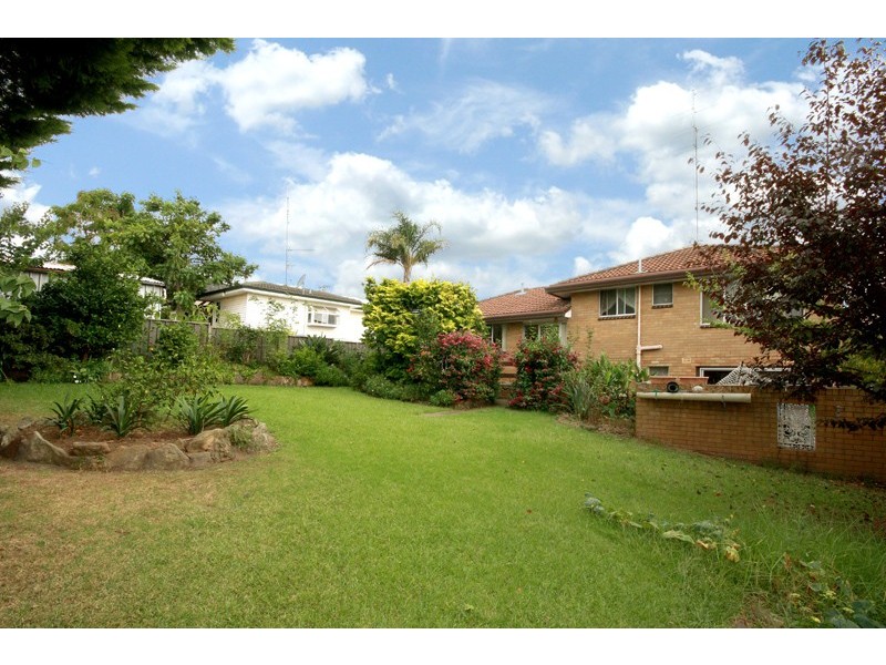 12 Mackenzie Avenue, Mount Warrigal NSW 2528