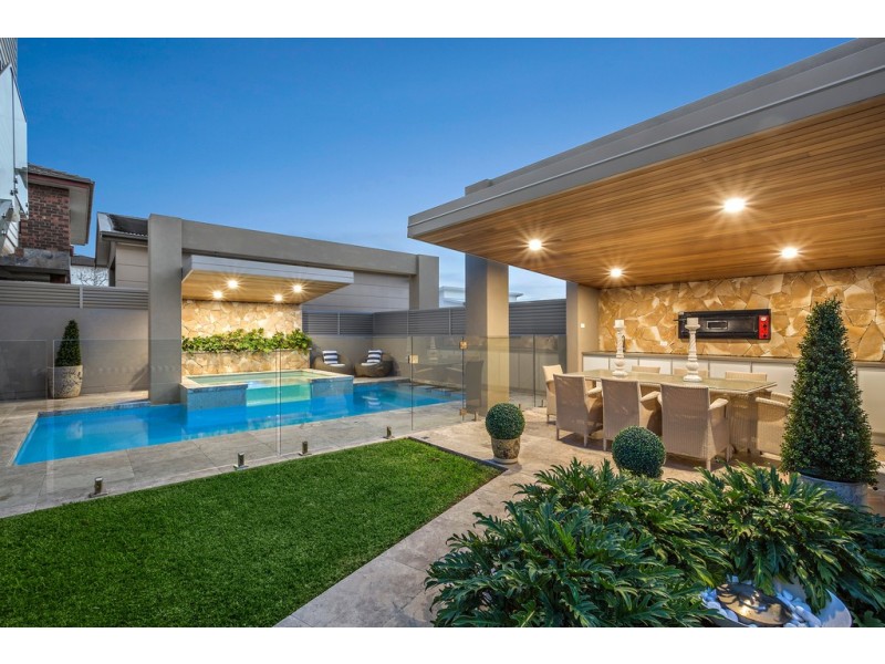 18 Little Lake Crescent, Warilla NSW 2528