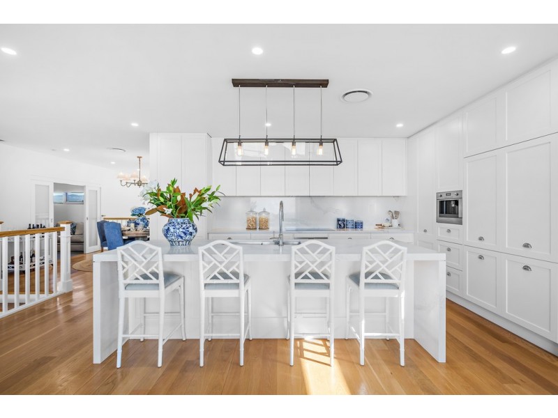 18 Little Lake Crescent, Warilla NSW 2528