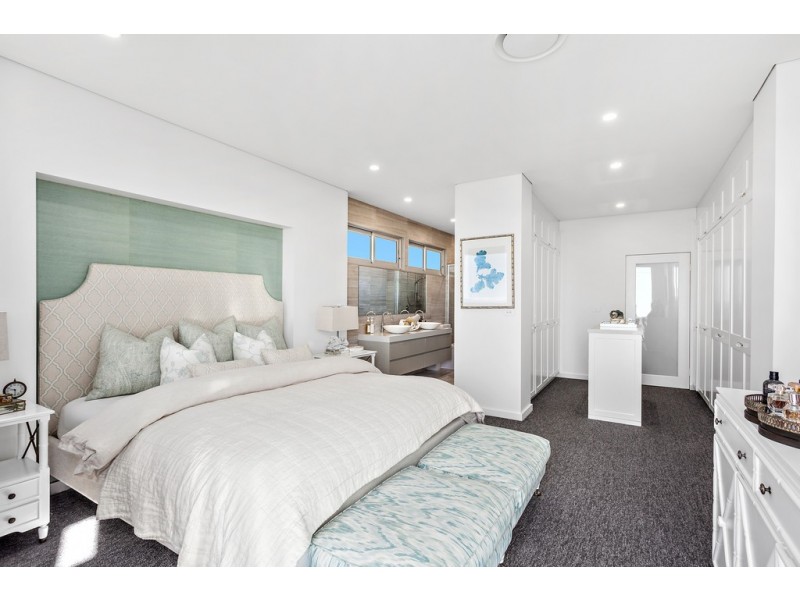 18 Little Lake Crescent, Warilla NSW 2528