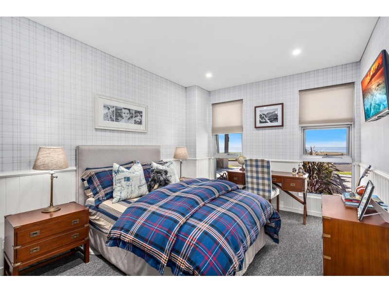 18 Little Lake Crescent, Warilla NSW 2528