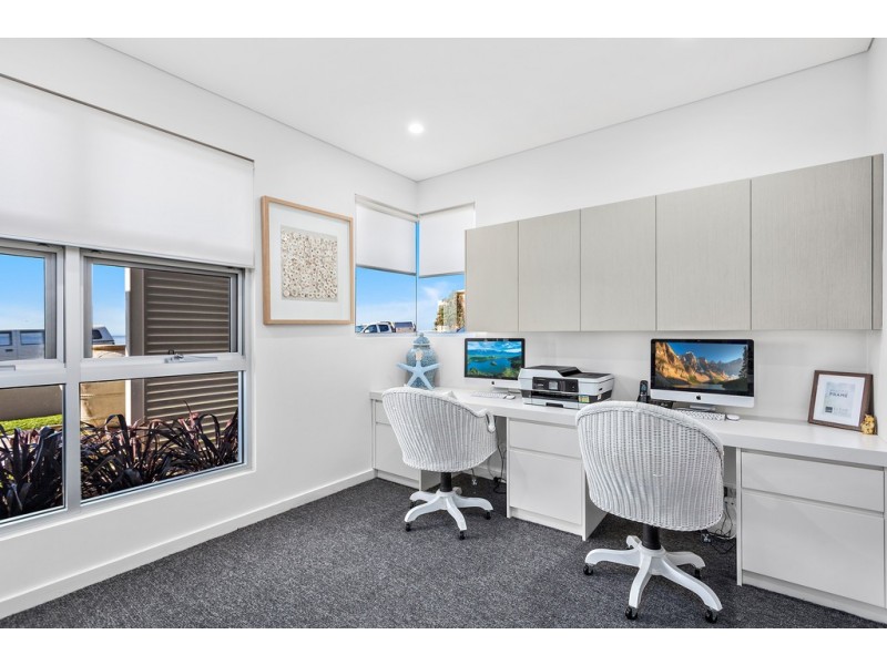 18 Little Lake Crescent, Warilla NSW 2528