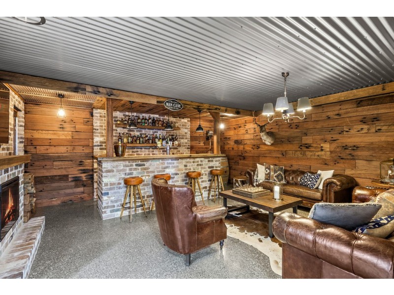 18 Little Lake Crescent, Warilla NSW 2528