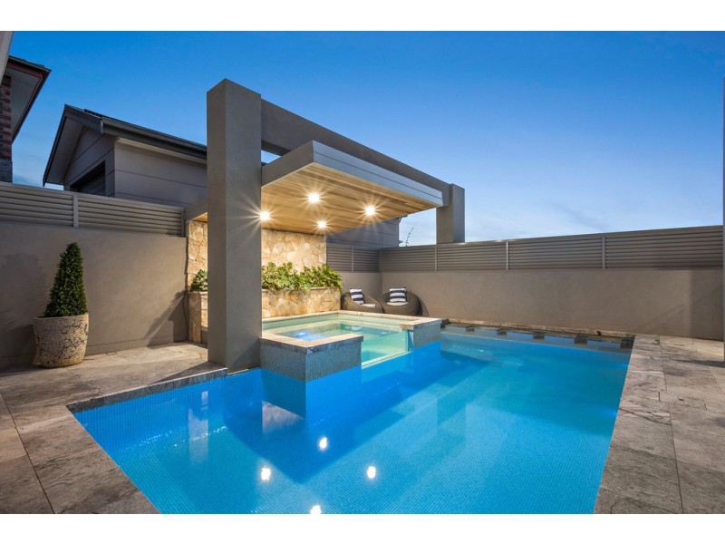 18 Little Lake Crescent, Warilla NSW 2528