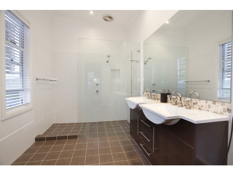 8 Fowler Street, Flinders NSW 2529