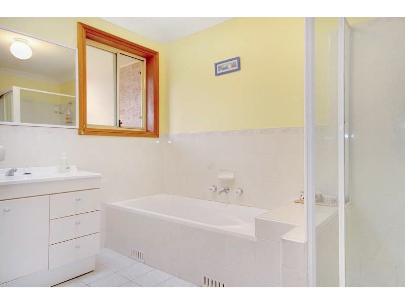 2/1 Durras Close, Flinders NSW 2529