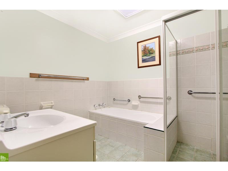 2/3 Baronda Close, Flinders NSW 2529