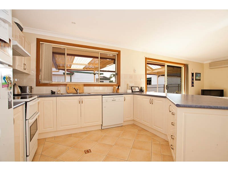 55 Woodford Avenue, Warilla NSW 2528