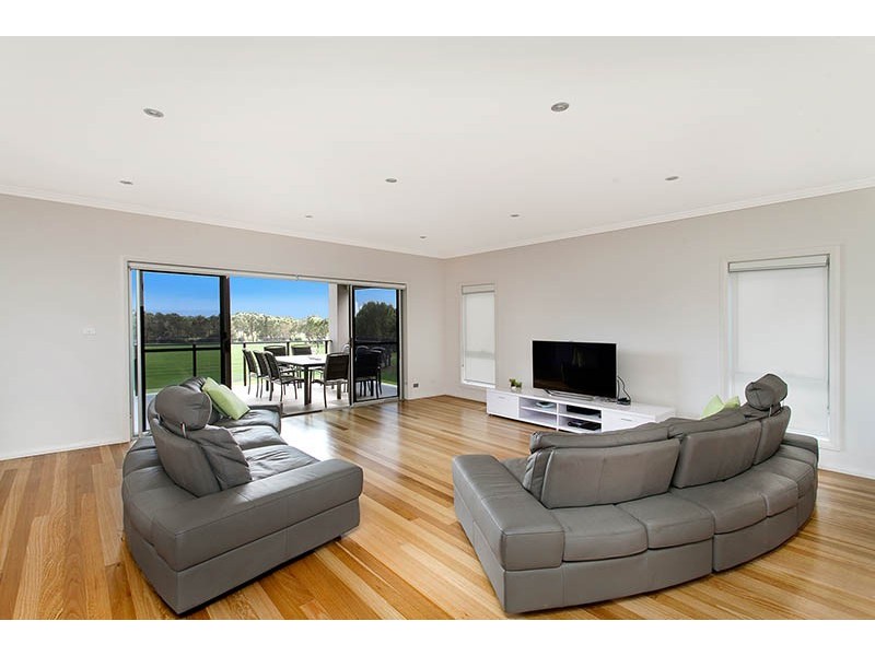 10 Beach Road, Shellharbour NSW 2529