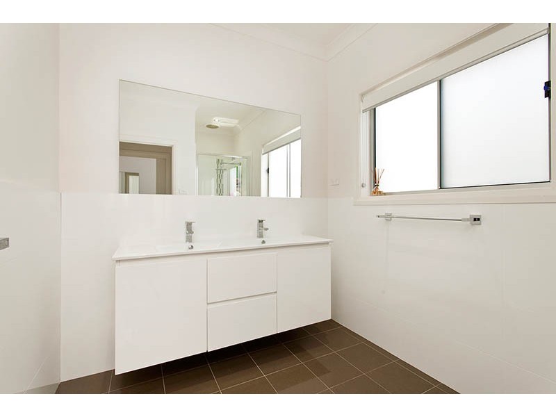 10 Beach Road, Shellharbour NSW 2529