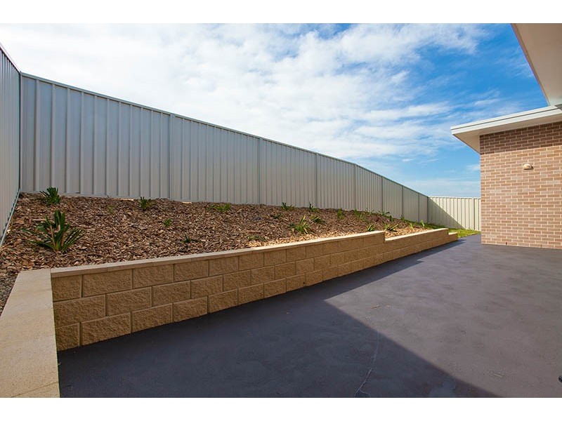 95 College Avenue, Flinders NSW 2529