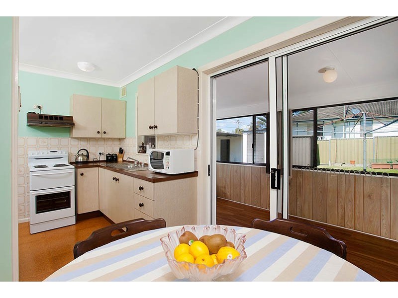 26 Beaton Street, Lake Illawarra NSW 2528