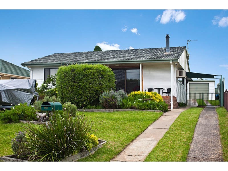 8 Beaton Street, Lake Illawarra NSW 2528