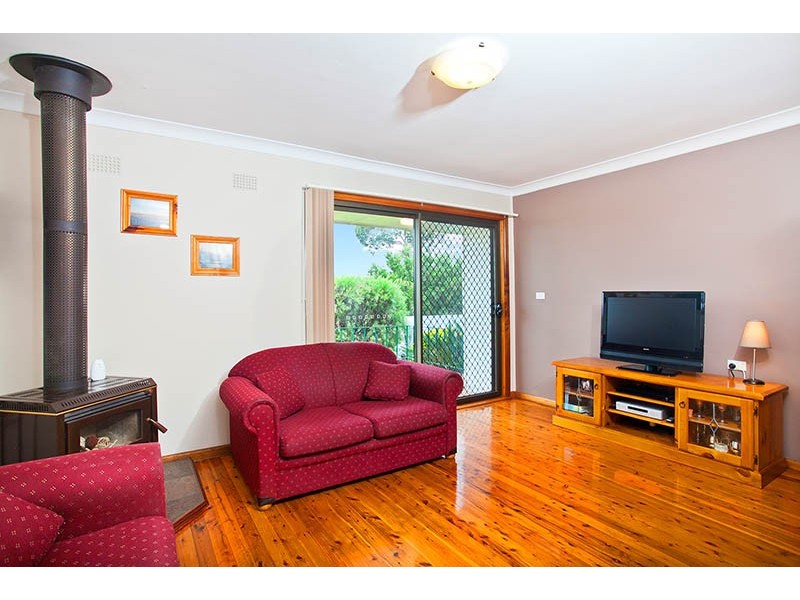 8 Beaton Street, Lake Illawarra NSW 2528