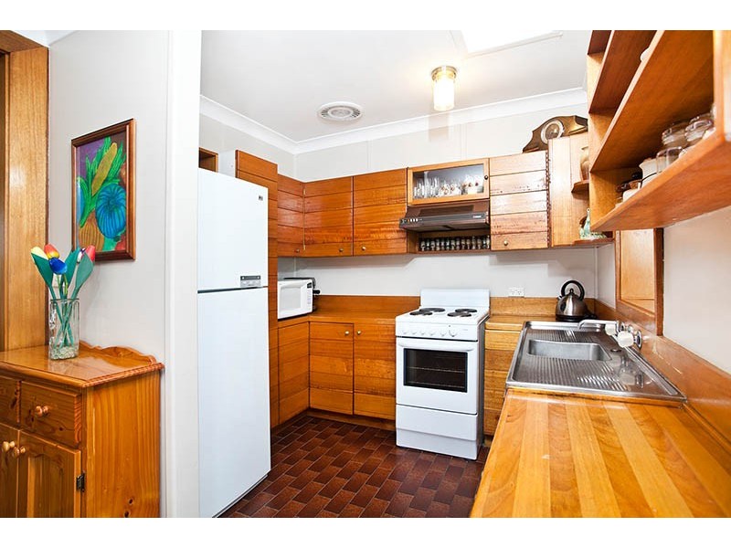 8 Beaton Street, Lake Illawarra NSW 2528