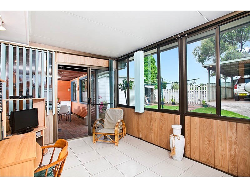 8 Beaton Street, Lake Illawarra NSW 2528