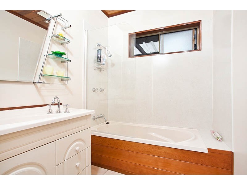 8 Beaton Street, Lake Illawarra NSW 2528