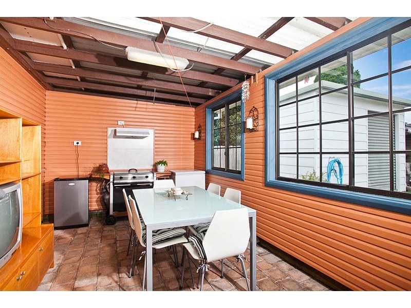 8 Beaton Street, Lake Illawarra NSW 2528