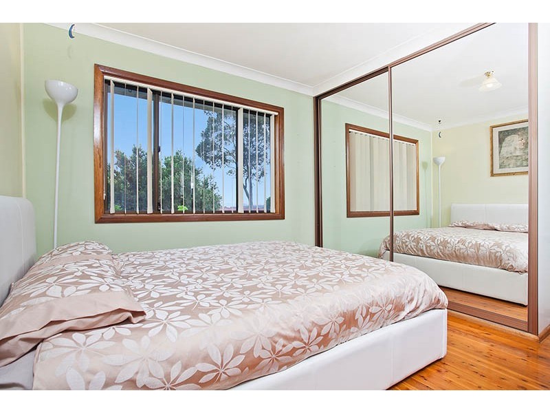 8 Beaton Street, Lake Illawarra NSW 2528