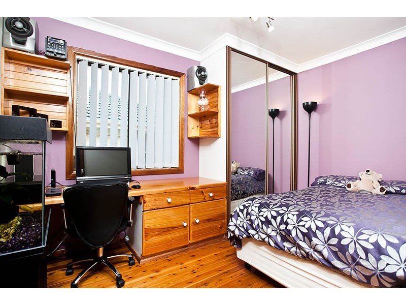 8 Beaton Street, Lake Illawarra NSW 2528