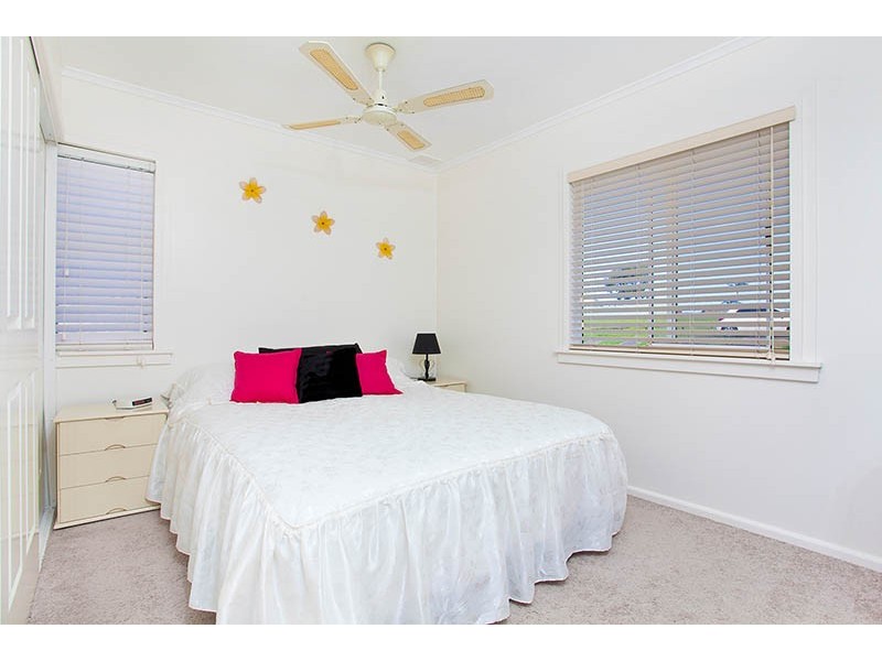 9 Beaton Street, Lake Illawarra NSW 2528