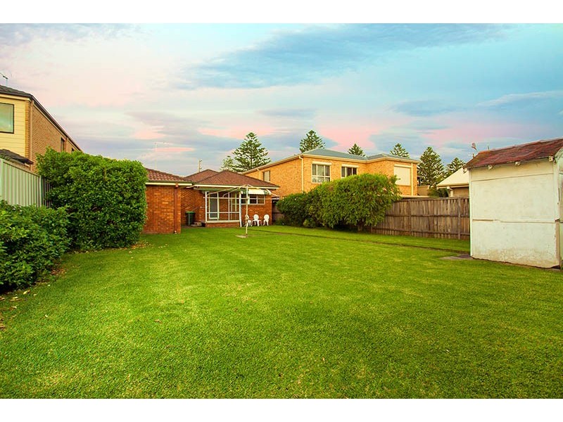 4 John Street, Shellharbour NSW 2529