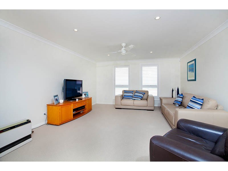 40 Little Lake Crescent, Warilla NSW 2528