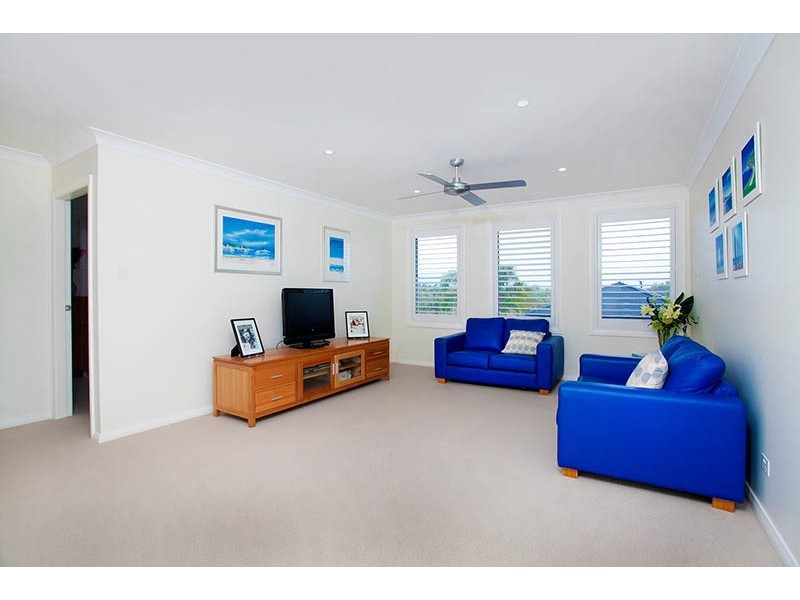 40 Little Lake Crescent, Warilla NSW 2528