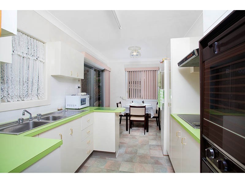 7 Albert Street, Lake Illawarra NSW 2528