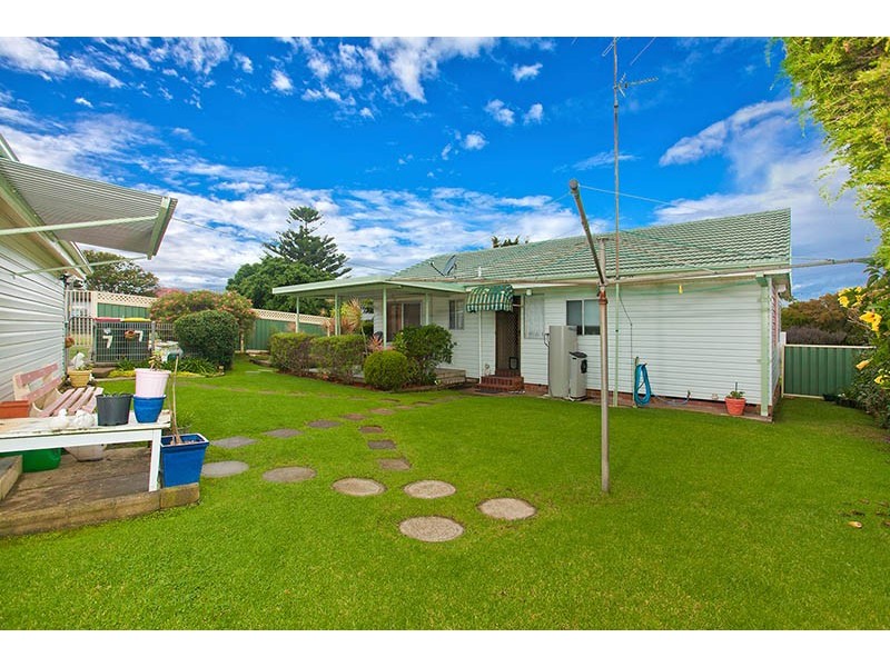 7 Albert Street, Lake Illawarra NSW 2528