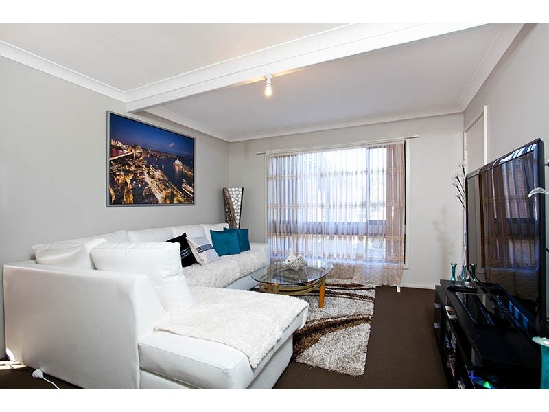 2/2 Barton Street, Oak Flats NSW 2529
