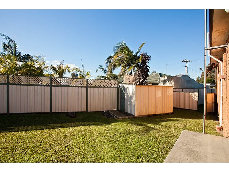 2/2 Barton Street, Oak Flats NSW 2529