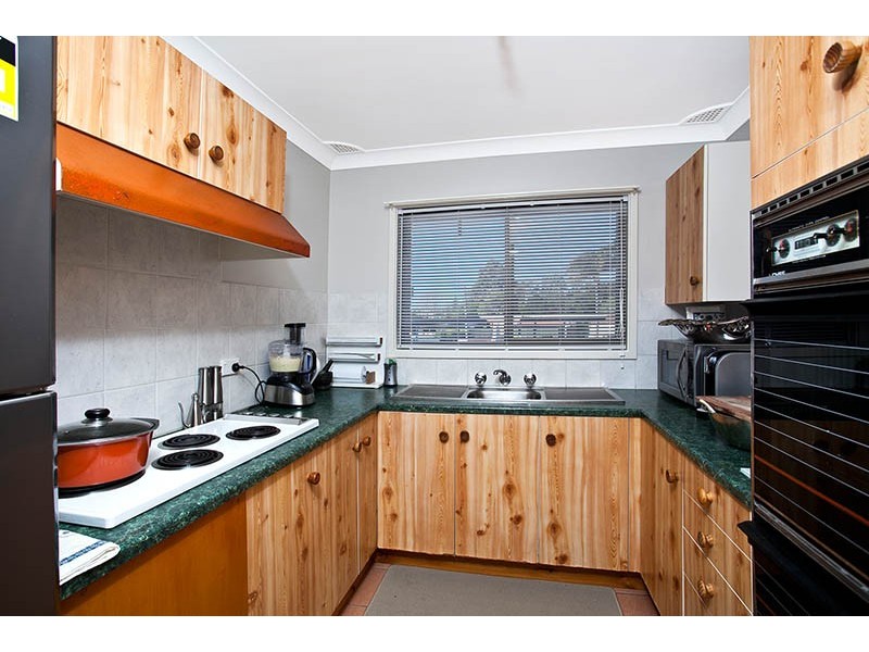 2/2 Barton Street, Oak Flats NSW 2529